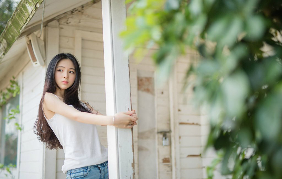 吕布基本上就是因为推广了均田制，才能在不到十年的时间里，令治地安稳，不再受世家掣肘，如今刘璋虽然恶于世家，但某种意义上来说，他也算将百姓从世家的手上解放出来，应该也如关中百姓拥护吕布一样来拥护自己才对。